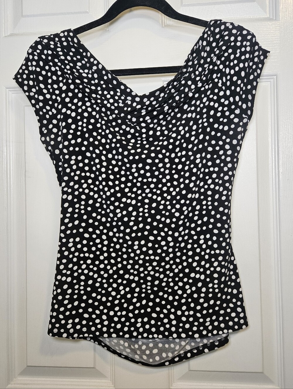 White House Black Market Black and White Polka Dot Cap Sleeve V-neck Top - Picture 2 of 7